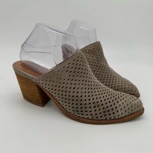 Jeffrey Campbell Favela Beige Perforated Suede Slip On Mule Size 7.5